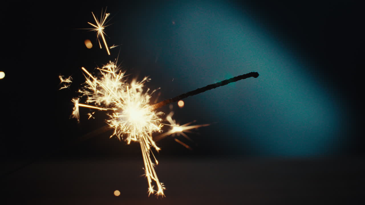 A sparkler burn in the dark room