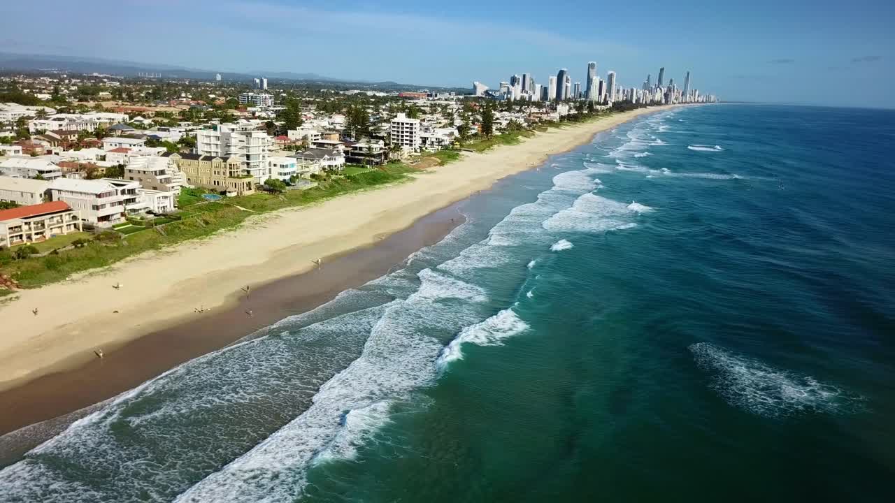 vista panorámica del paraíso de los surfistas desde el punto de vista del dron