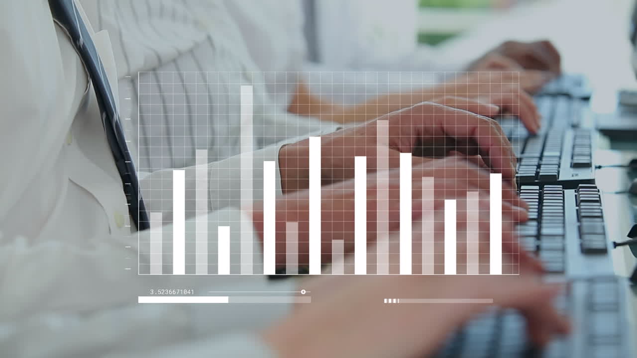 Animation af databehandling over forskellige forretningsfolk på kontoret