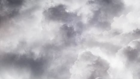 4k una tormenta en el cielo oscuro