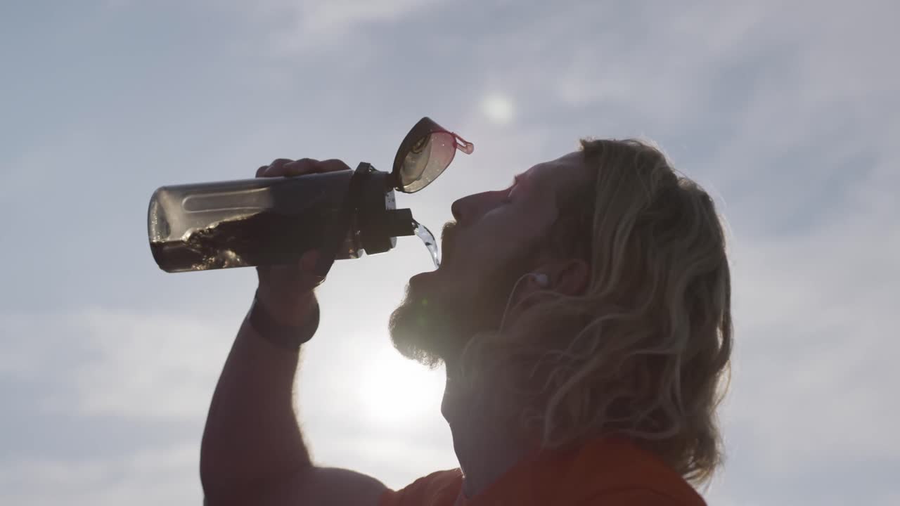 Sporty Caucasian man drinking water