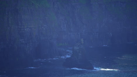 Majestätische-Klippen-Von-Moher-über-Dem-Irischen-Atlantik-In-Der-Grafschaft-Clare