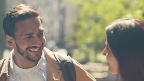 Nahaufnahme-Eines-Muslimischen-Paares-Bei-Einem-Date-Treffen-Auf-Der-Stadtstraße-1