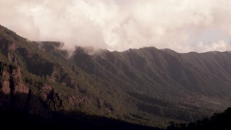 Clouds-moving-slowly-over-Cumbe-Vieja-during-sunset-on-the-island-of-La-Palma