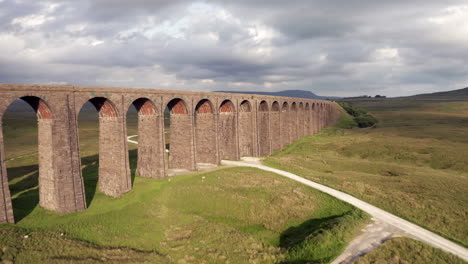 Aerial-Flyaway-Shot-of-Ribblehead-Viaduct-in-the-Yorkshire-Dales-National-Park