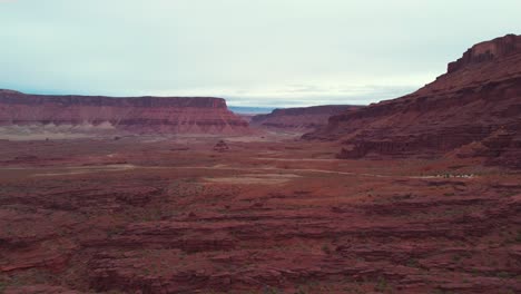 Paisaje-Desértico-Con-Cañones-Rojos-En-Moab,-Utah