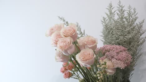 Rotating-around-a-bundle-of-fluffy-pink-roses-in-soft-light