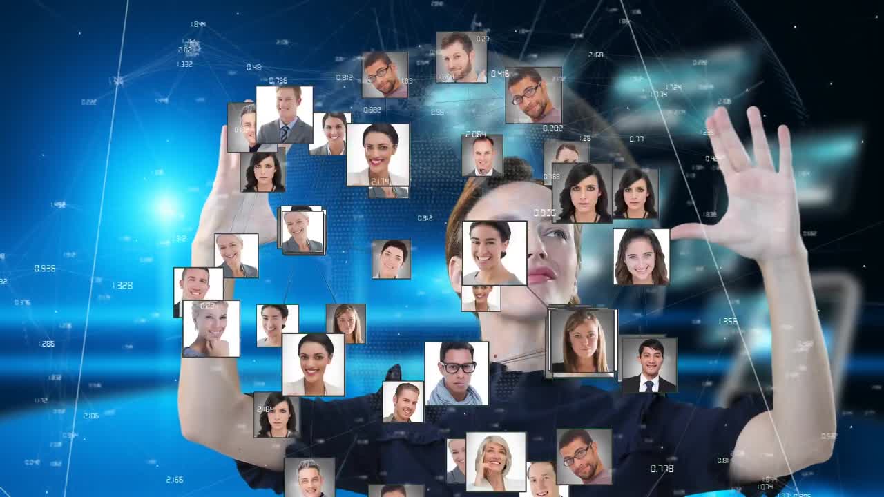 가상 인터랙티브 화면을 이용한 백인 여성의 애니메이션으로 지구가 형성된 것을 보여줍니다.