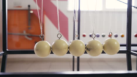 balancing balls newton's cradle. museum of science