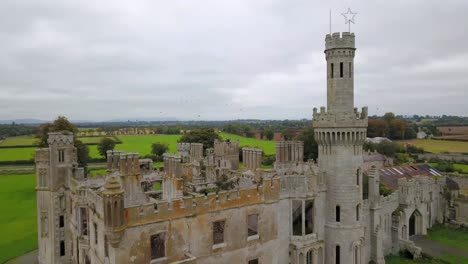 Arboleda-De-Pato-Castillo-Ruinas-Drone-Revelar-Tiro