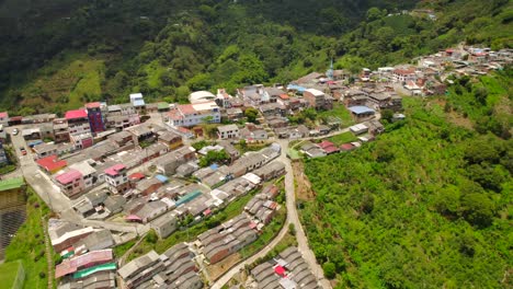 la colina del pueblo colombiano de buenavista en el eje cafetero