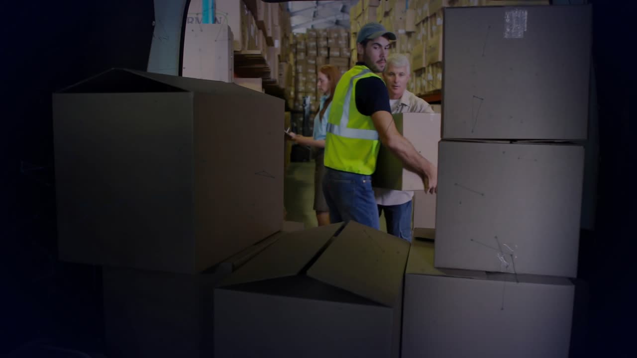 Pekerja logistik memuat kotak ke dalam truk setelah serah terima dari rekan kerja, dengan meteran animasi yang terus meningkat.