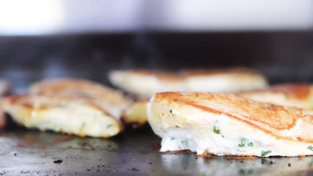 Steady Shot-Chicken on the grill ready to eat