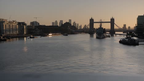 Blick-Auf-Die-Tower-Bridge-Von-Der-London-Bridge-Bei-Sonnenaufgang