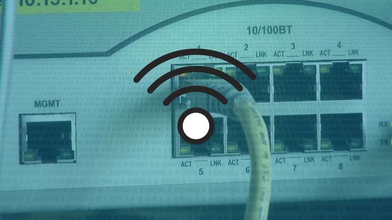 video compuesto digital del símbolo wifi contra el primer plano del servidor de computadora