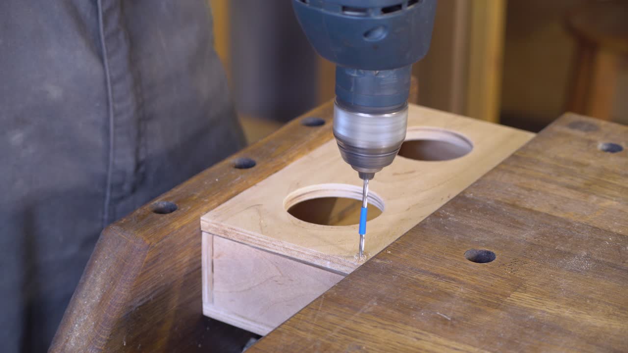 trabajos masculinos con perforación de acero