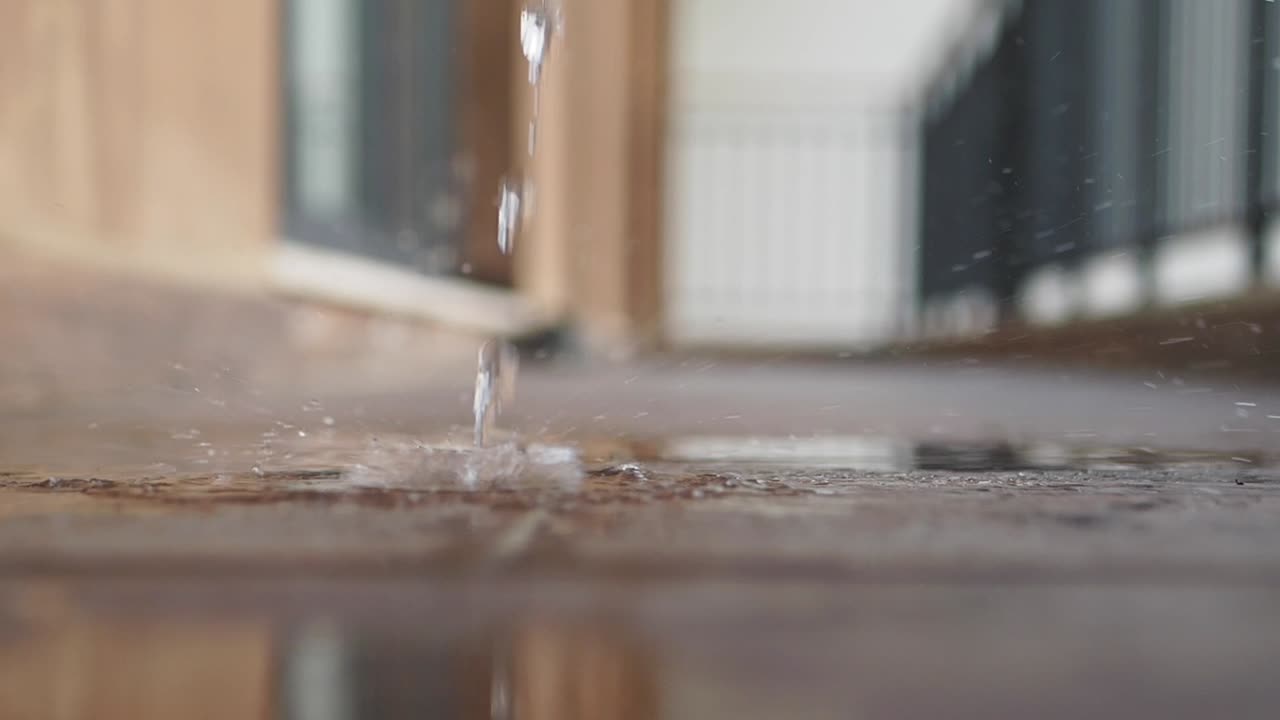 에 방울이 떨어지다