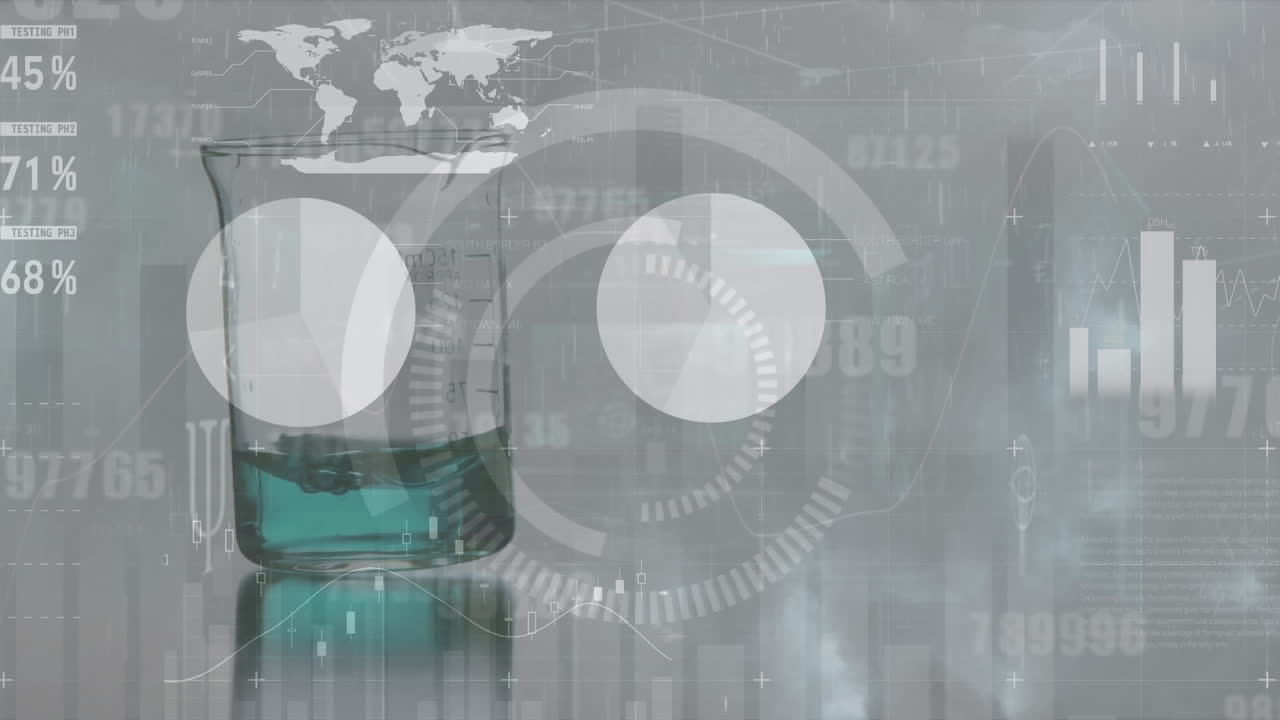 변화하는 숫자의 애니메이션, 둥근 스캐너 및 통계 데이터 처리가 화학물질을 통해 컵에