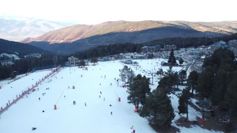 Metraje-Grabado-En-La-Molina,-En-Cataluña-Con-Dji-Mini-2-En-4k