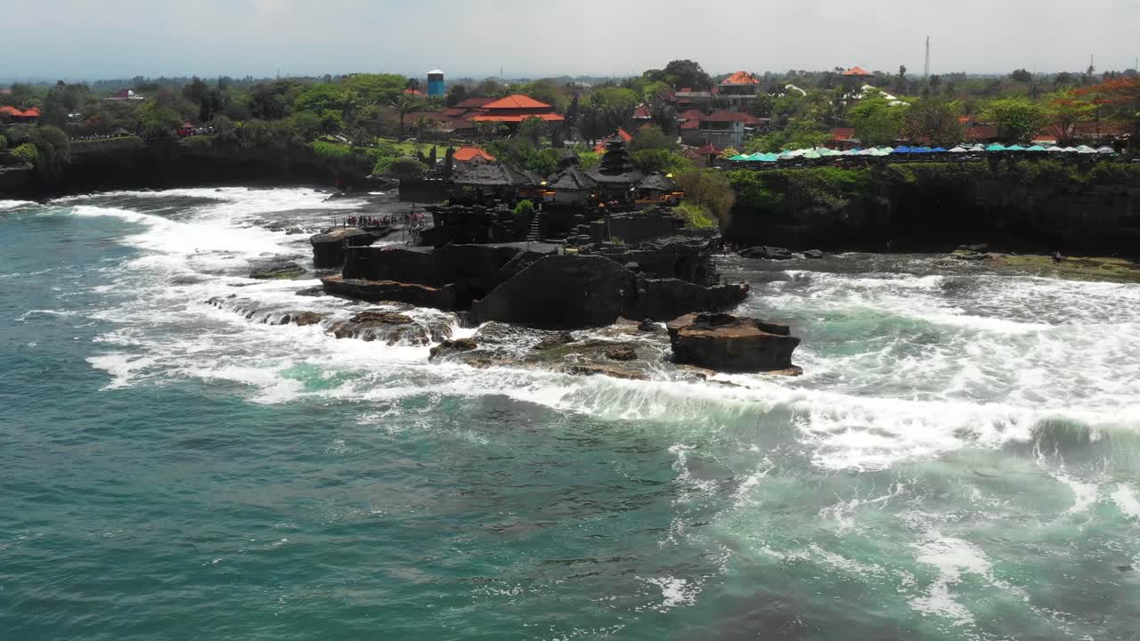 Big Waves in Bali Coast