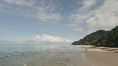 Luftdrohnenansicht-Des-Tropischen-Strandes-Auf-Der-Insel-Koh-Chang-In-Thailand