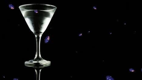animación de bolas con bandera australiana cayendo sobre un vaso de martini sobre un fondo negro