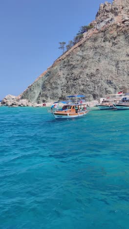 a group of boats are docked in a blue ocean
