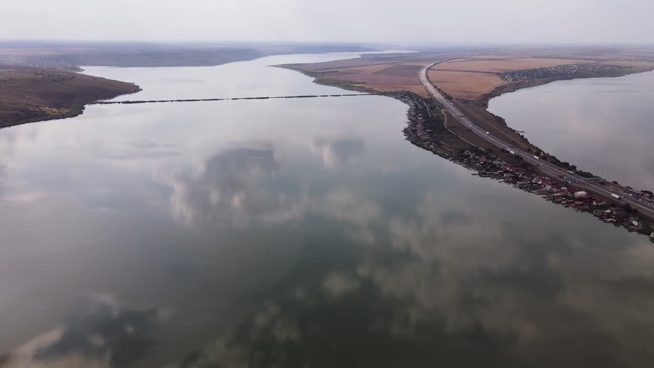 Traffic on the Pontoon Bridge.
