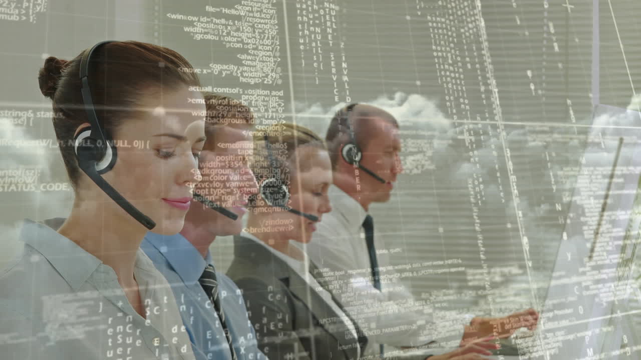 animación del procesamiento de datos sobre empresarios que llevan auriculares de teléfono