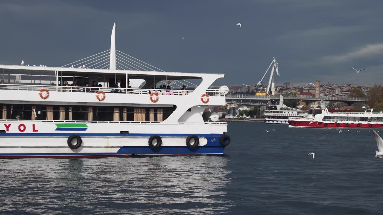 ferry en el puerto de estambul