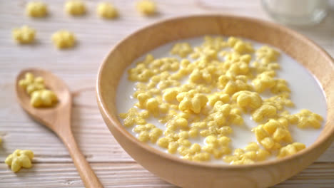 cereales de grano entero con leche fresca para el desayuno