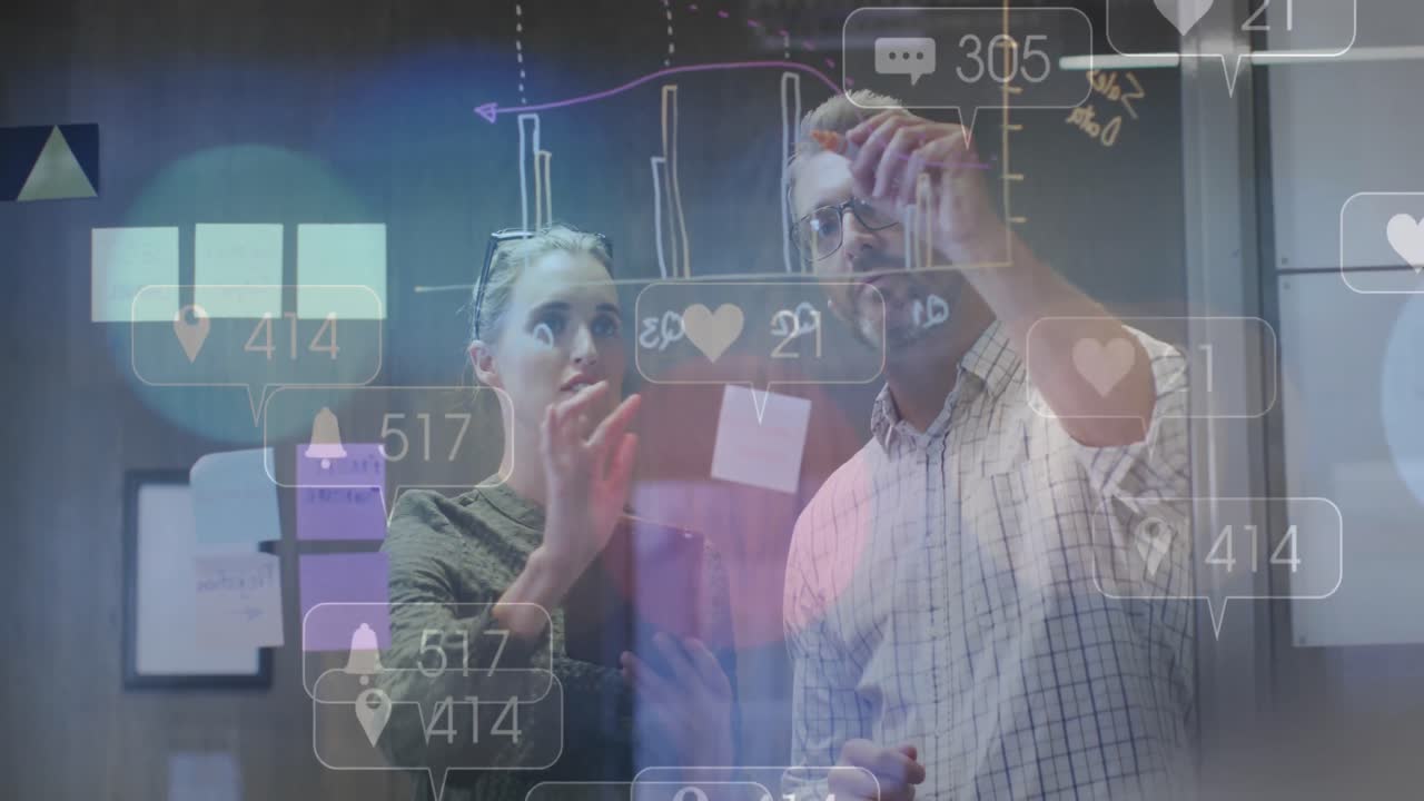 animación del procesamiento de datos financieros sobre diversas personas de negocios en la oficina