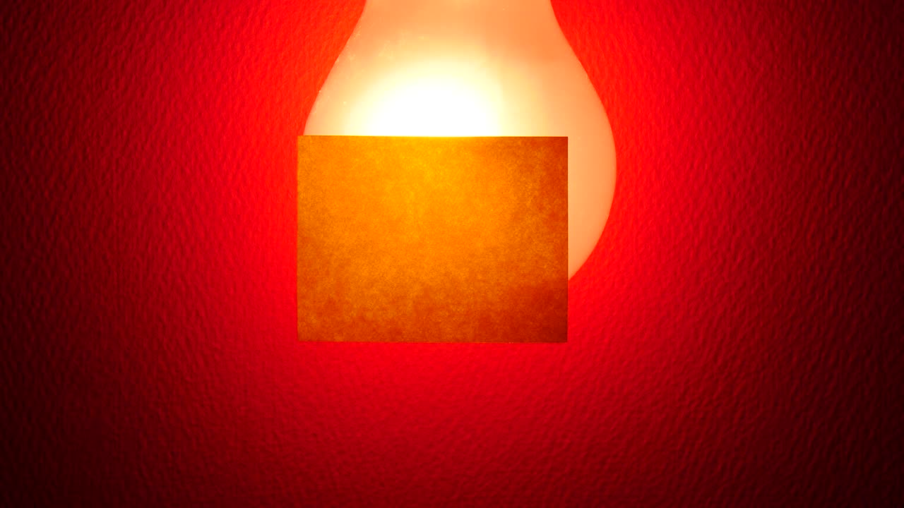 노란색 포스트 이트 페이퍼를 전구에 비추고 파닝을 합니다.