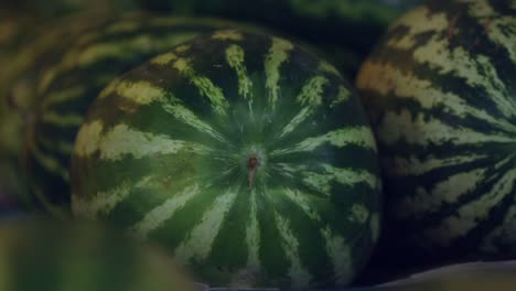 Haufen-Wassermelone-Auf-Dem-Gemüsemarkt
