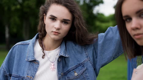 Teenagers-posing-outdoors