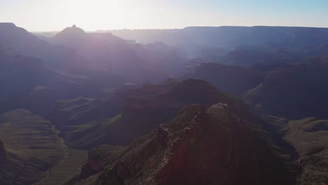 Drone-Volando-En-El-Gran-Cañón,-Hermosa-Vista-Aérea-Al-Amanecer