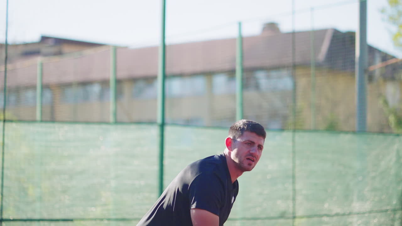 Tennista in allenamento