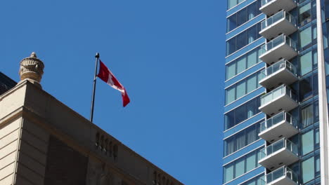 Kanadische-Flagge-Weht-In-Der-Innenstadt-Von-Vancouver