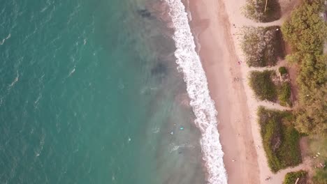 Water-ripples-on-the-beaches-of-Maui