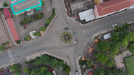 fotografía aérea de la rotonda de la carretera en la ciudad