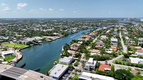 Canal-Intracostero-Boca-Ratón,-Florida,-Extracción-Aérea-Con-Puente-Levadizo