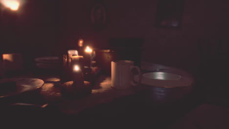 Table-setting-in-candlelight-at-night