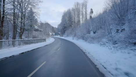 Fahren-In-Einer-Wunderschönen-Winterlandschaft-In-Deutschland