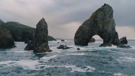 Crohy-Head-En-Donegal-Irlanda-Olas-Del-Océano-En-Las-Rocas