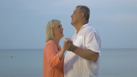 Slow-dance-on-the-sea-shore