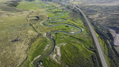 Gewundener-Fluss,-Der-Sich-In-Der-Landschaft-Von-Utah-Biegt-Und-Wendet---Luftaufnahme