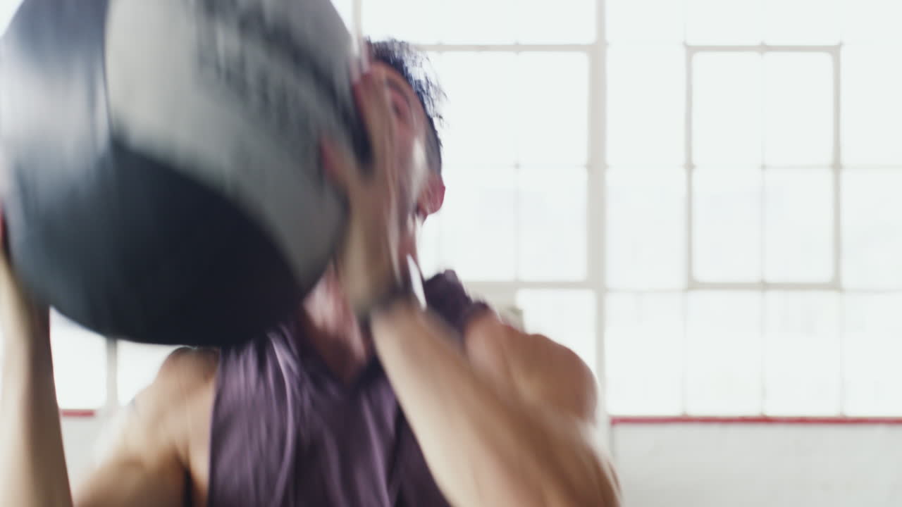 피트니스 목표에 대한 공을 굴리는 시간입니다.