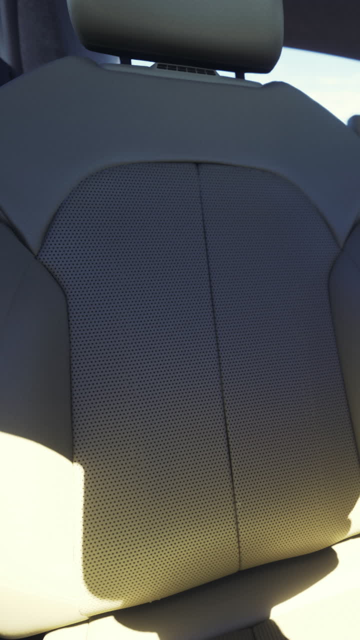 Vista de un asiento de coche en un vehículo mostrando el diseño interior y los materiales utilizados