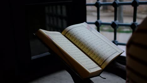 Quran-Close-up-on-Window