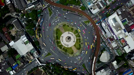vista aérea en 4k de la rotonda en bangkok